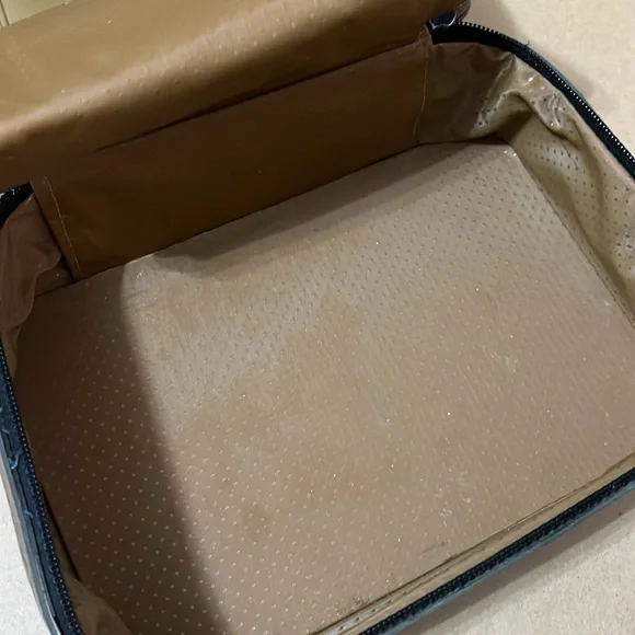 Toiletry Case - Picture 7 of 7